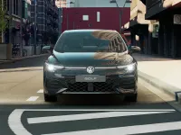 Nuova VW Golf VIII R-line Plus 150 CV (110 kW) 2026 Grenadill black metallizzato Berlina