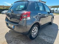 Usata Toyota Yaris 69 CV (50 kW) 2011 Grigio Utilitaria
