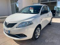 Usata Lancia Ypsilon Gold 69 CV (50 kW) 2016 Bianco Utilitaria