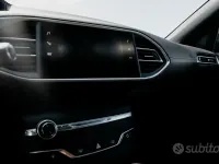 Usata Peugeot 308 GT-line 131 CV (96 kW) 2019 Bluazzurro Berlina