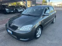 Usata Toyota Corolla 97 CV (71 kW) 2004 Grigio Berlina