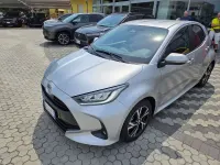 Usata Toyota Yaris Hybrid Business Edition 92 CV (67 kW) 2025 Silver met Berlina