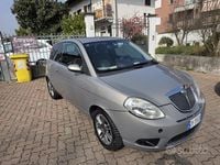Usado Lancia Ypsilon 77 HP (56 kW) 2009 Cinzento Citadino