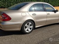 Usata Mercedes E320 Avantgarde 224 CV (164 kW) 2004 Marrone Berlina