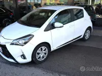Usata Toyota Yaris Active 69 CV (50 kW) 2017 Bianco Berlina