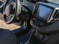 Usata Peugeot 2008 Active 99 CV (72 kW) 2017 Grigio SUV