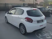 Usata Peugeot 208 Allure 75 CV (55 kW) 2015 Bianco Utilitaria