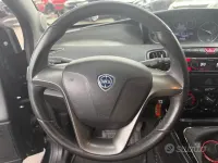 Usata Lancia Ypsilon 60 CV (44 kW) 2011 Blu Utilitaria