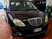 Usado Lancia Ypsilon 2010 Cinzento Citadino