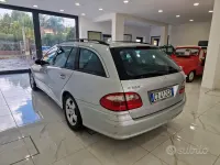 Begagnad Mercedes E320 Avantgarde 224 HK (164 kW) 2005 Grå Kombi