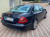 Usata Mercedes E320 Avantgarde 224 CV (164 kW) 2006 Blu Berlina
