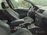 Usata Opel Astra 90 CV (66 kW) 2005 Nero Berlina