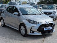 Begagnad Toyota Yaris Hybrid Business Edition 92 HK (67 kW) 2022 Grå Sedan