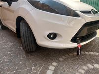 Usata Ford Fiesta 70 CV (51 kW) 2011 Bianco Berlina