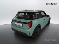 Usata Mini Cooper Favoured 156 CV (114 kW) 2024 Blu Utilitaria