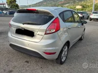 Usata Ford Fiesta Titanium 95 CV (69 kW) 2014 Grigio Utilitaria