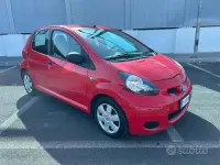 Usata Toyota Aygo 68 CV (50 kW) 2010 Rosso Utilitaria