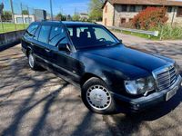 Usata Mercedes 200 122 CV (89 kW) 1989 Nero Station wagon