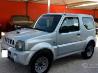 Usata Suzuki Jimny 65 CV (47 kW) 2004 Grigio SUV