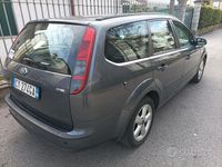 Usata Ford Focus Style 90 CV (66 kW) 2005 Grigio Station wagon