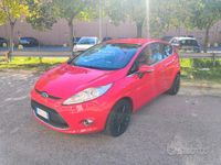 Usata Ford Fiesta Titanium 82 CV (60 kW) 2009 Rosso Utilitaria