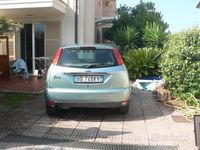 Usata Ford Focus Ghia 101 CV (74 kW) 1999 Verde Berlina