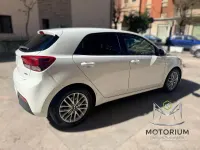 Usado Kia Rio 90 HP (66 kW) 2017 Branco Sedan