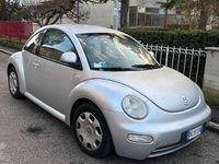 Usata VW New Beetle 90 CV (66 kW) 2000 Grigio Utilitaria