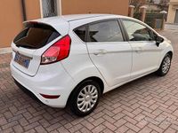 Usata Ford Fiesta Titanium 75 CV (55 kW) 2014 Bianco Utilitaria