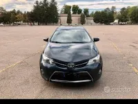 Usata Toyota Auris Hybrid Active 132 CV (97 kW) 2013 Blu Berlina