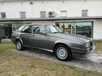 Usata Alfa Romeo 75 148 CV (108 kW) 1989 Grigio Berlina