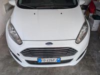 Usata Ford Fiesta 80 CV (58 kW) 2015 Bianco Berlina