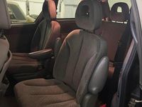 Usata Chrysler Voyager Limited 150 CV (110 kW) 2005 Nero Monovolume