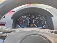 Usata Opel Astra 101 CV (74 kW) 2010 Nero Berlina