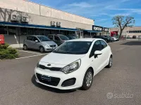 Usata Kia Rio EX 90 CV (66 kW) 2012 Bianco Berlina