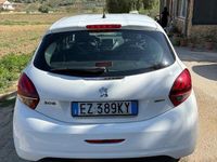 Usata Peugeot 208 82 CV (60 kW) 2016 Bianco Utilitaria