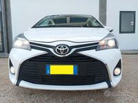 Usata Toyota Yaris Lounge 99 CV (72 kW) 2015 Bianco Utilitaria