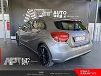 Usata Mercedes A180 Business 122 CV (89 kW) 2016 Grigio scuro Utilitaria