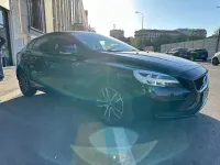 Usata Volvo V40 Momentum 120 CV (88 kW) 2018 Nero Berlina
