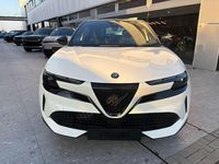 Nuova Alfa Romeo Junior 136 CV (100 kW) 2025 Bianco sempione con tetto nero SUV