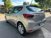 Usata Dacia Sandero Expression 101 CV (74 kW) 2023 Grigio Berlina