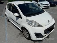 Usata Peugeot 107 68 CV (50 kW) 2014 Bianco Utilitaria