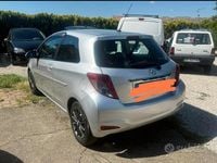 Usata Toyota Yaris 90 CV (66 kW) 2012 Grigio Berlina