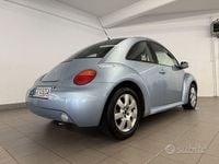 Usata VW New Beetle 101 CV (74 kW) 2005 Blu Utilitaria