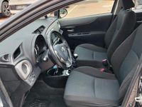 Usata Toyota Yaris Style 90 CV (66 kW) 2013 Grigio Utilitaria