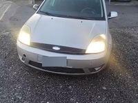 Begagnad Ford Fiesta 75 HK (55 kW) 2005 Grå Halvkombi