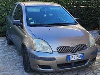 Usata Toyota Yaris 65 CV (47 kW) 2004 Grigio Utilitaria