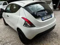 Usata Lancia Ypsilon Gold 69 CV (50 kW) 2018 Bianco Utilitaria