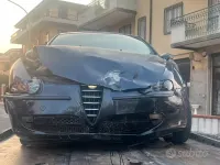 Usata Alfa Romeo 147 140 CV (102 kW) 2004 Blu Utilitaria