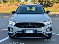 Usata VW T-Roc Life 110 CV (80 kW) 2024 Grigio SUV